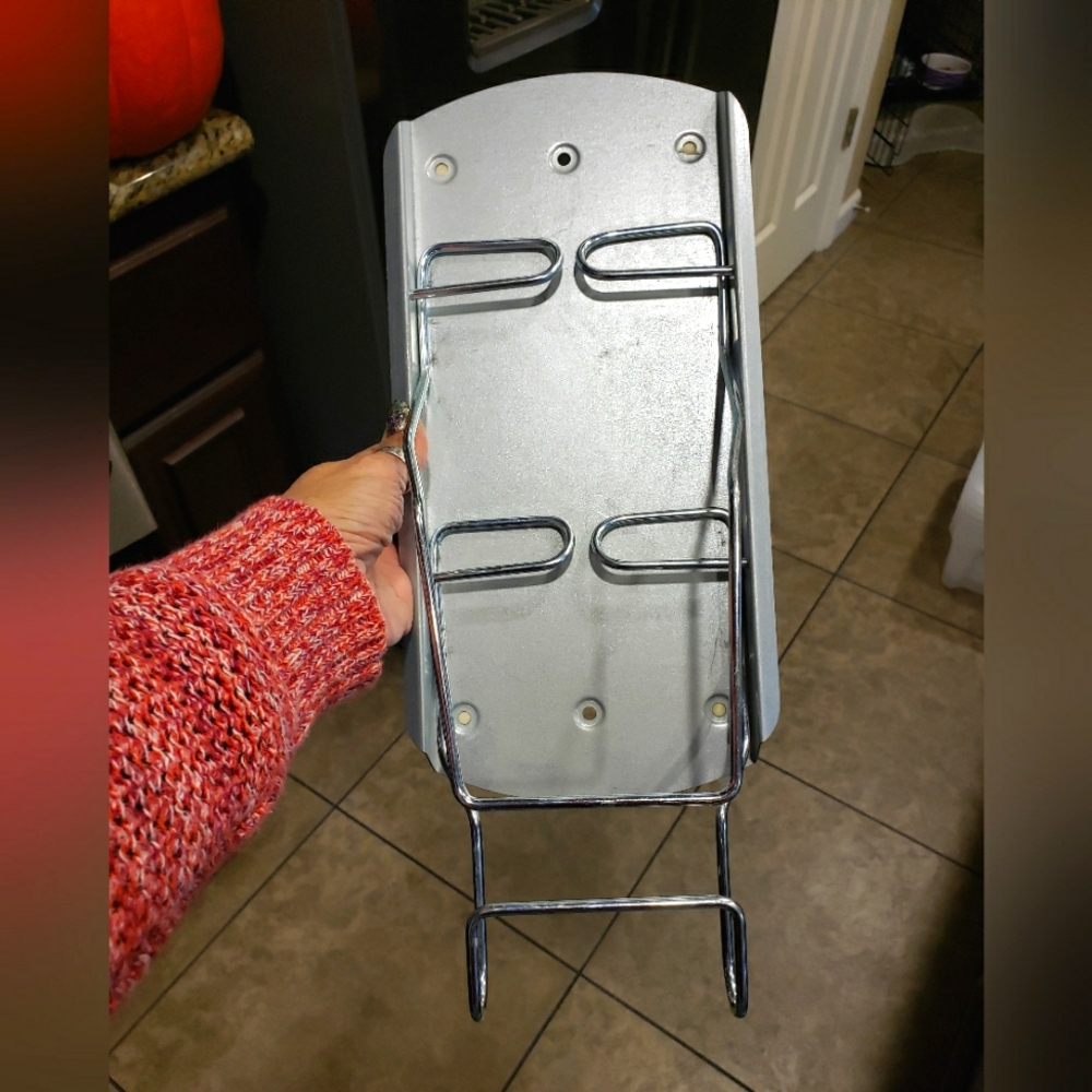 Iron Holder, One size fits most